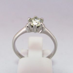 Solitario en Oro de 18k, con Diamante Natural Talla Brillante de 0,73 ct. (M/SI2). Certificado IGE.