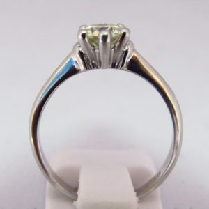 Solitario en Oro de 18k, con Diamante Natural Talla Brillante de 0,73 ct. (M/SI2). Certificado IGE.