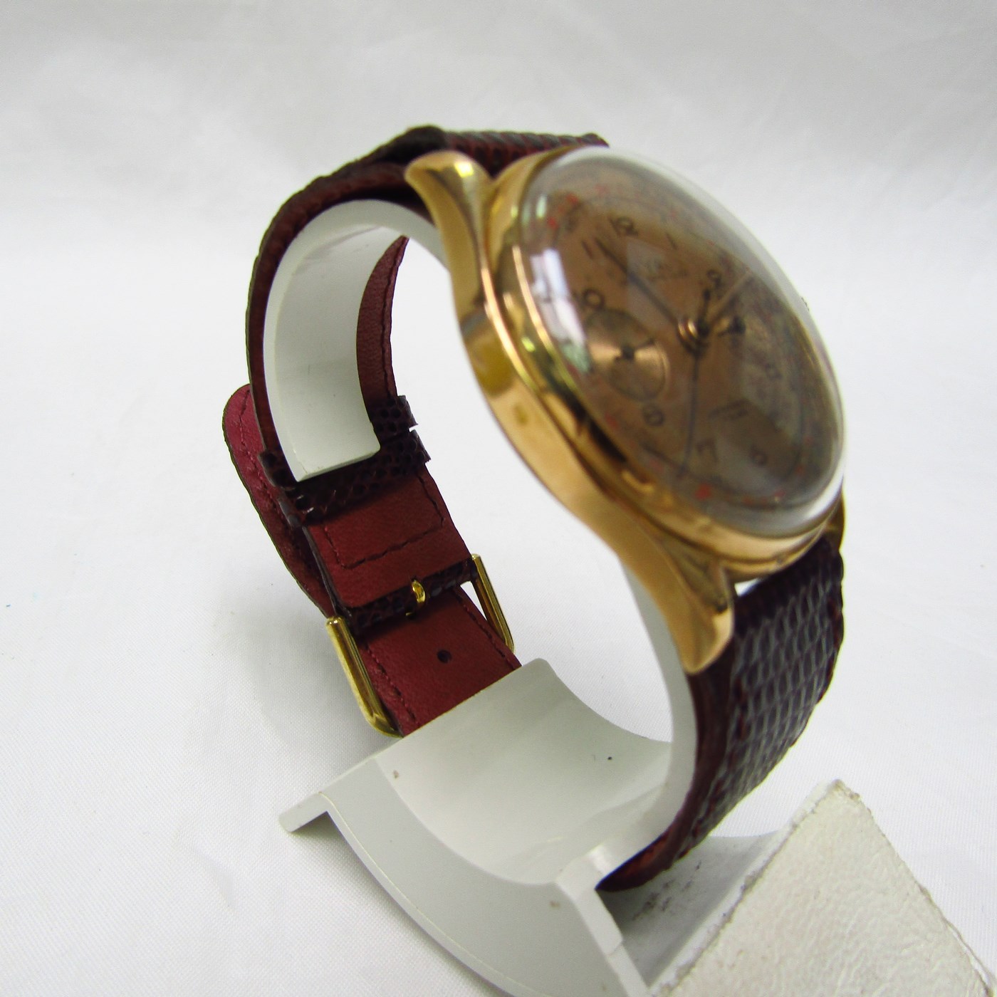LOYAL-CHRONOGRAPH SUISSE. Reloj Cronógrafo de pulsera para caballero. Oro 18k. Suiza, ca. 1945 LOYAL-CHRONOGRAPH SUISSE. Reloj Cronógrafo de pulsera para caballero. Oro 18k. Suiza, ca. 1945