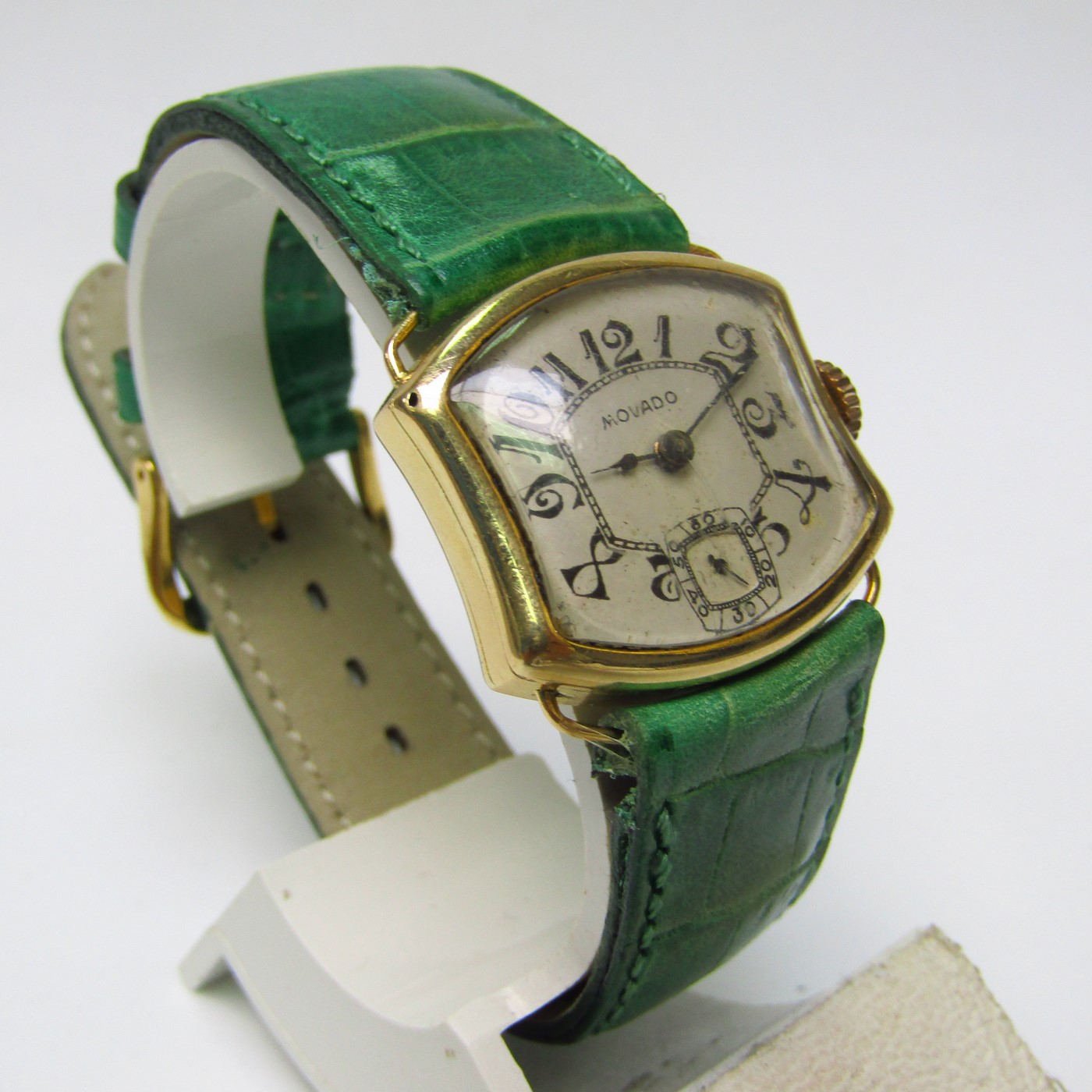 MOVADO. Reloj de pulsera unisex. Oro 18k. Ca. 1950. MOVADO. Reloj de pulsera unisex. Oro 18k. Ca. 1950.