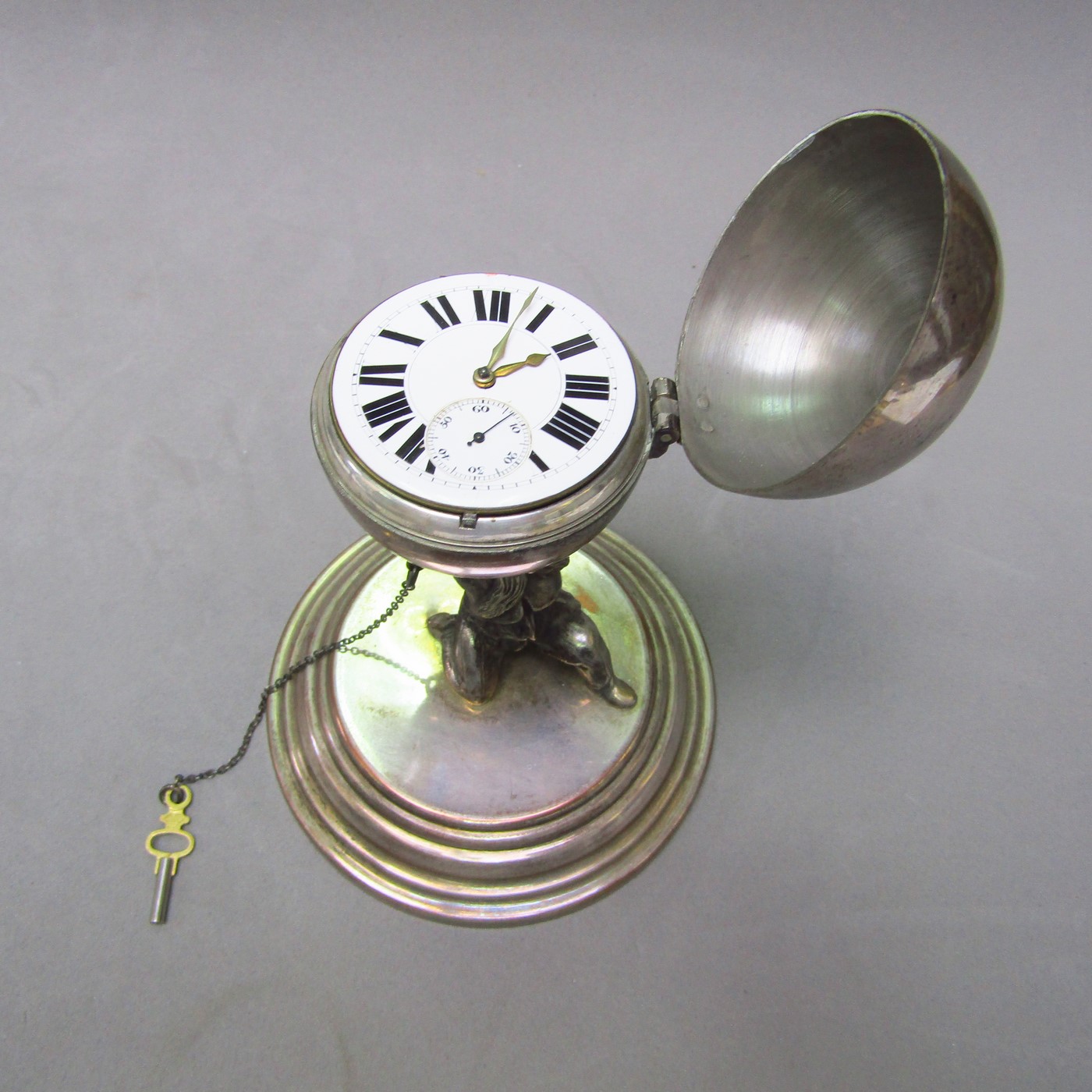 Reloj de Bolsillo-Sobremesa Half Fusee sobre escultura. England, ca. 1900. Reloj de Bolsillo-Sobremesa Half Fusee sobre escultura. England, ca. 1900.
