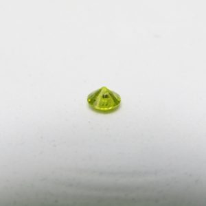 Diamante Natural de 0,30 ct. Talla: Brillante. Color: Fancy Yellow. Pureza: P2. Sin datos de tratamiento.