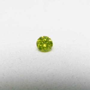 Diamante Natural de 0,30 ct. Talla: Brillante. Color: Fancy Yellow. Pureza: P2. Sin datos de tratamiento.