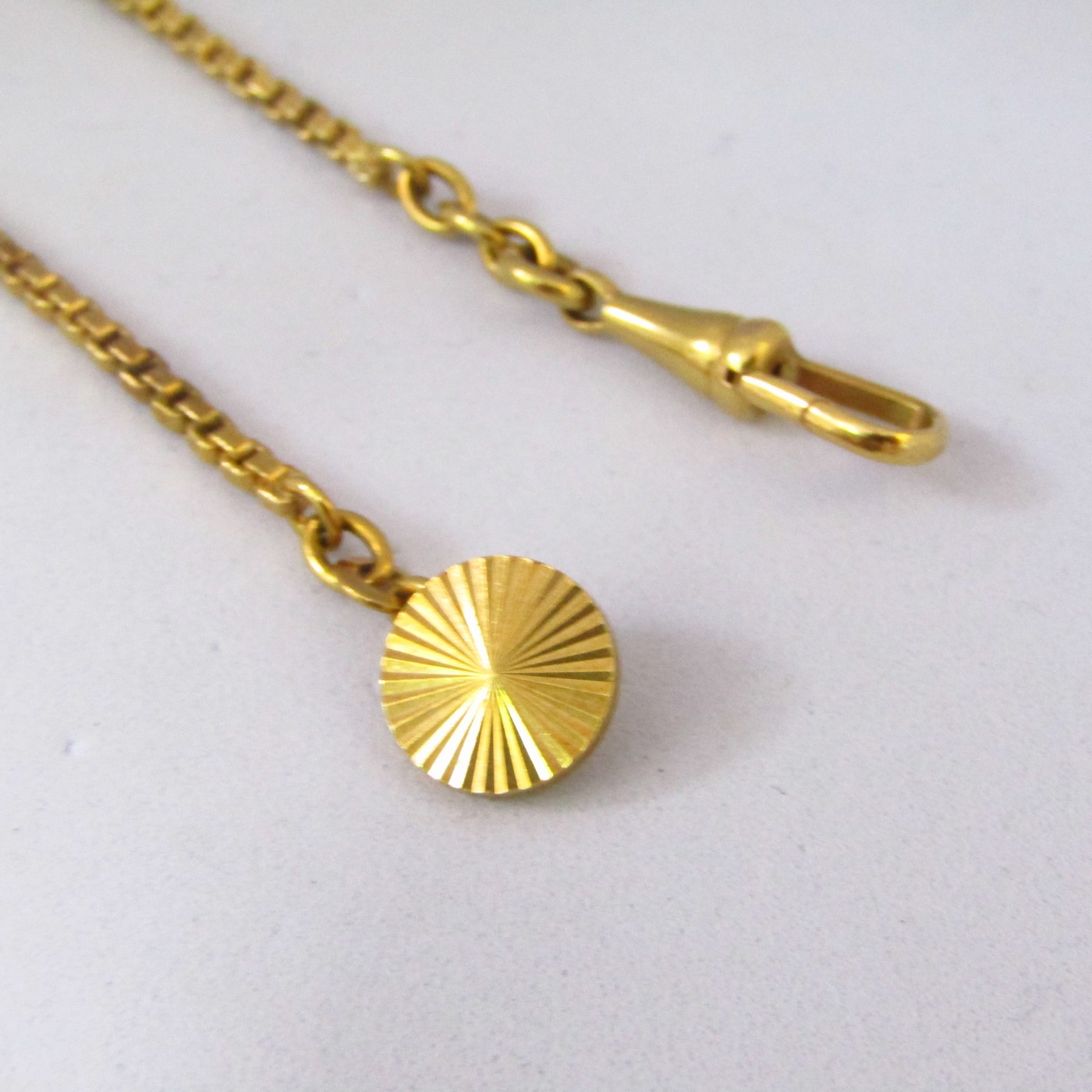 Leontina antigua. Terminal cadena para reloj de bolsillo. Oro 18k. 10,78 gr. Leontina antigua. Terminal cadena para reloj de bolsillo. Oro 18k. 10,78 gr.