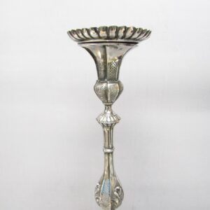 Pareja de candeleros de altar en Plata de Ley, España, siglo XVIII.