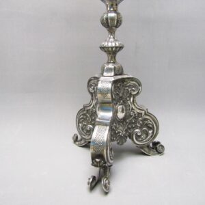 Pareja de candeleros de altar en Plata de Ley, España, siglo XVIII.