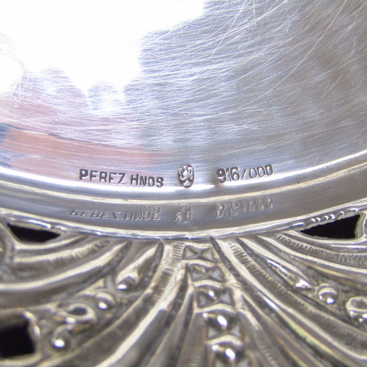 PÉREZ HERMANOS. Centro de mesa octogonal en Plata de Ley. España, siglo XX. PÉREZ HERMANOS. Centro de mesa octogonal en Plata de Ley. España, siglo XX.