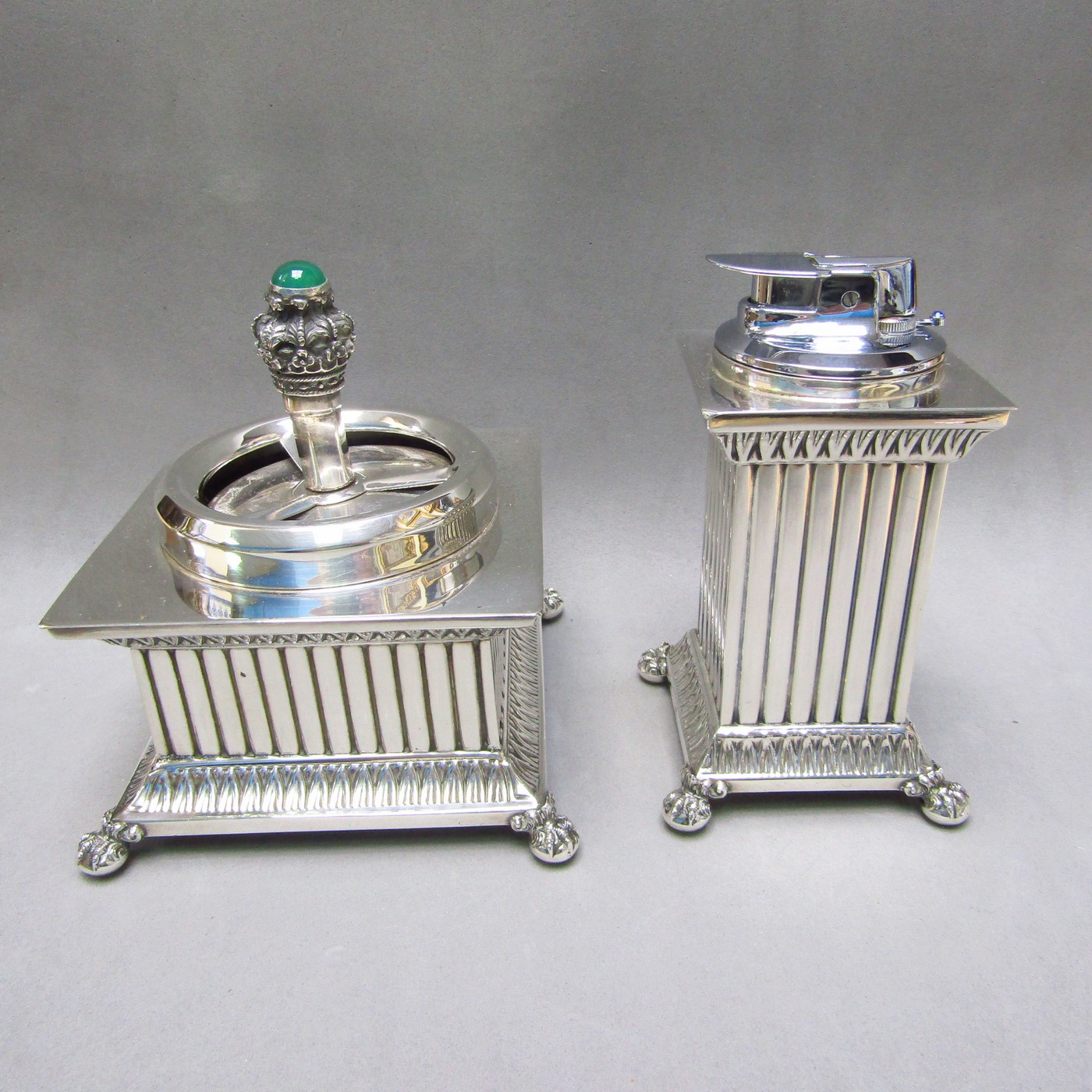 Conjunto de Encendedor y cenicero de mesa en Plata de Ley. España, siglo XX. Conjunto de Encendedor y cenicero de mesa en Plata de Ley. España, siglo XX.