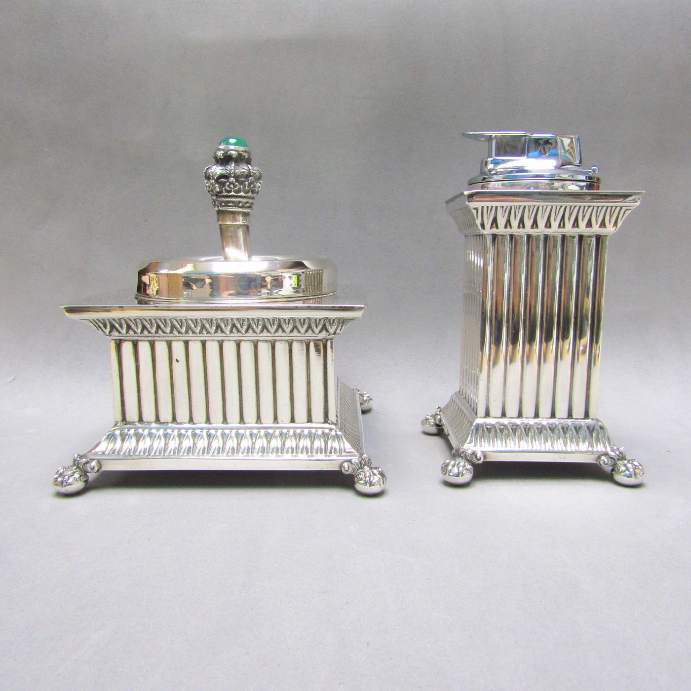 Conjunto de Encendedor y cenicero de mesa en Plata de Ley. España, siglo XX. Conjunto de Encendedor y cenicero de mesa en Plata de Ley. España, siglo XX.