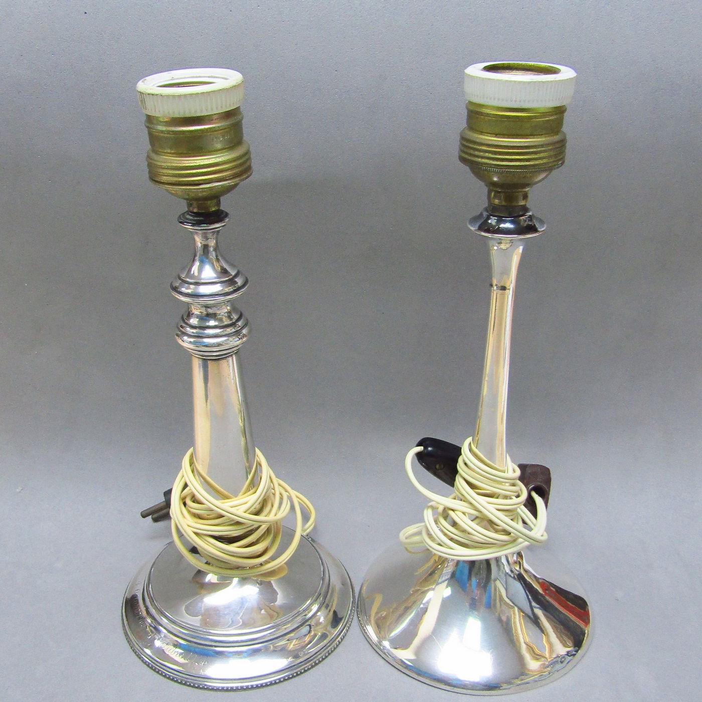 Pareja de Candeleros Electrificados en Plata de Ley. España. Siglo XX. Pareja de Candeleros Electrificados en Plata de Ley. España. Siglo XX.