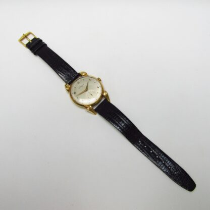 LONGINES. Men's wristwatch. 18k gold. Switzerland, Year 1.946.