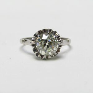 Solitario en Oro Blanco con Diamante Natural Talla Antigua Europea de 1,64 ct. (N-VS2). Certificado IGE.