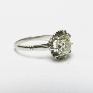 Solitario en Oro Blanco con Diamante Natural Talla Antigua Europea de 1,64 ct. (N-VS2). Certificado IGE.