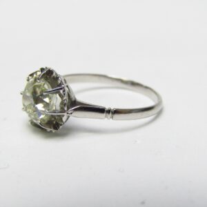 Solitario en Oro Blanco con Diamante Natural Talla Antigua Europea de 1,64 ct. (N-VS2). Certificado IGE.
