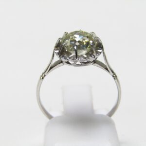 Solitario en Oro Blanco con Diamante Natural Talla Antigua Europea de 1,64 ct. (N-VS2). Certificado IGE.