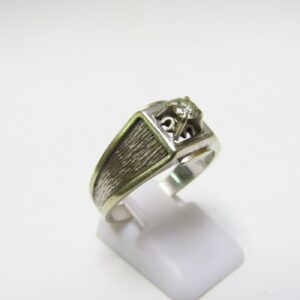 Solitario en Oro Blanco con Diamante Natural, talla Brillante de 0,20 ct. (G-VS1).
