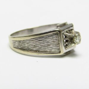 Solitario en Oro Blanco con Diamante Natural, talla Brillante de 0,20 ct. (G-VS1).