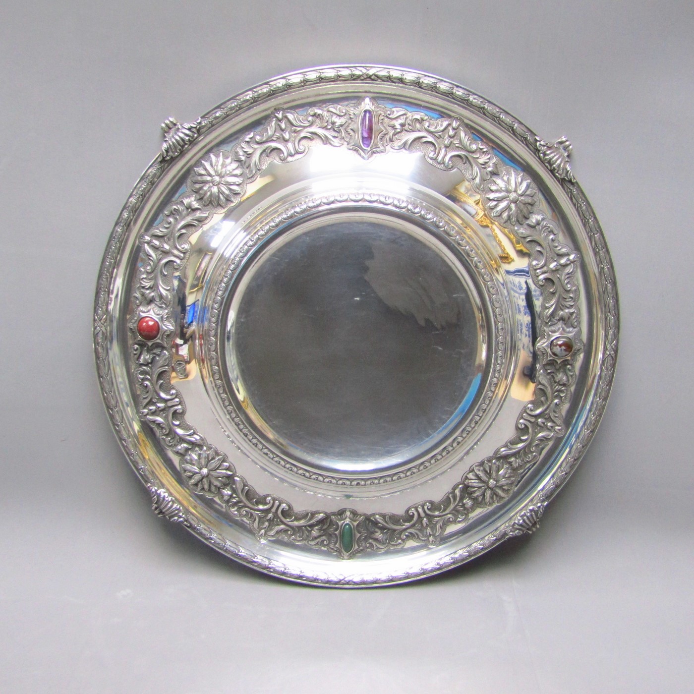 Sopera con tapa y fuente en Plata de Ley. Portugal, Siglo XX. Sopera con tapa y fuente en Plata de Ley. Portugal, Siglo XX.