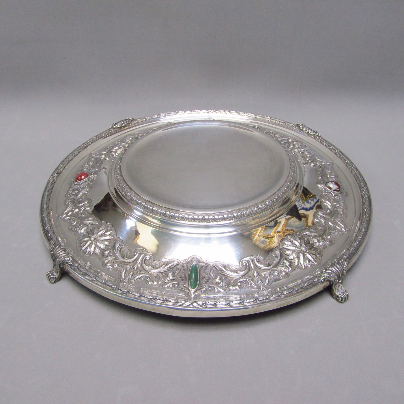 Sopera con tapa y fuente en Plata de Ley. Portugal, Siglo XX. Sopera con tapa y fuente en Plata de Ley. Portugal, Siglo XX.