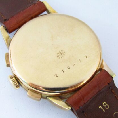 Chronographe Suisse. Reloj Cronógrafo de pulsera para hombre. Ca. 1940. Oro 18k.