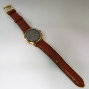 Chronographe Suisse. Reloj Cronógrafo de pulsera para hombre. Ca. 1940. Oro 18k.