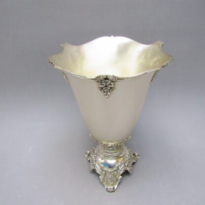 Kelchförmige Vase aus Sterlingsilber, Spanien, 20. Jahrhundert.