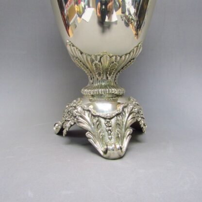 Cup-shaped vase in Sterling Silver. Spain, 20th century.