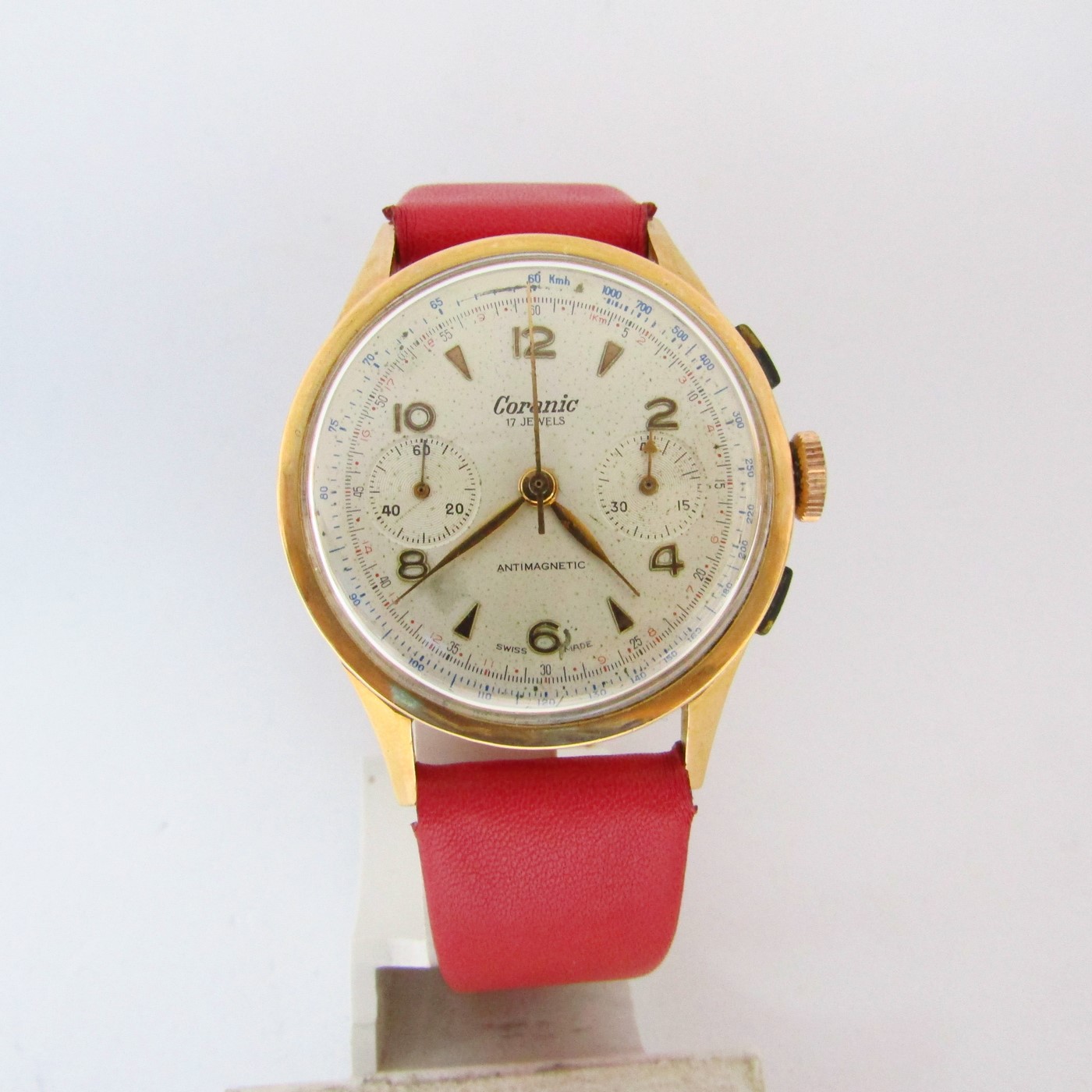Reloj Cronógrafo de pulsera para caballero. Marca CORANIC. Oro 18k. Suiza, Ca. 1950 Reloj Cronógrafo de pulsera para caballero. Marca CORANIC. Oro 18k. Suiza, Ca. 1950