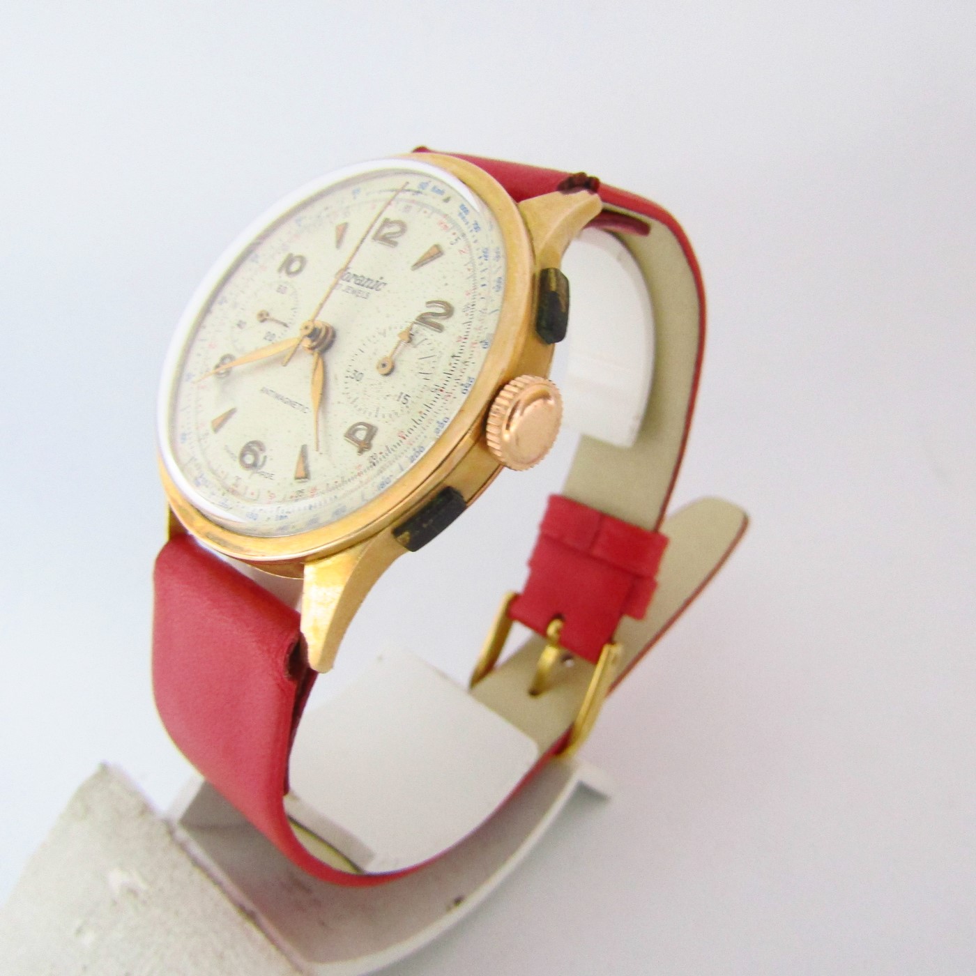 Reloj Cronógrafo de pulsera para caballero. Marca CORANIC. Oro 18k. Suiza, Ca. 1950 Reloj Cronógrafo de pulsera para caballero. Marca CORANIC. Oro 18k. Suiza, Ca. 1950