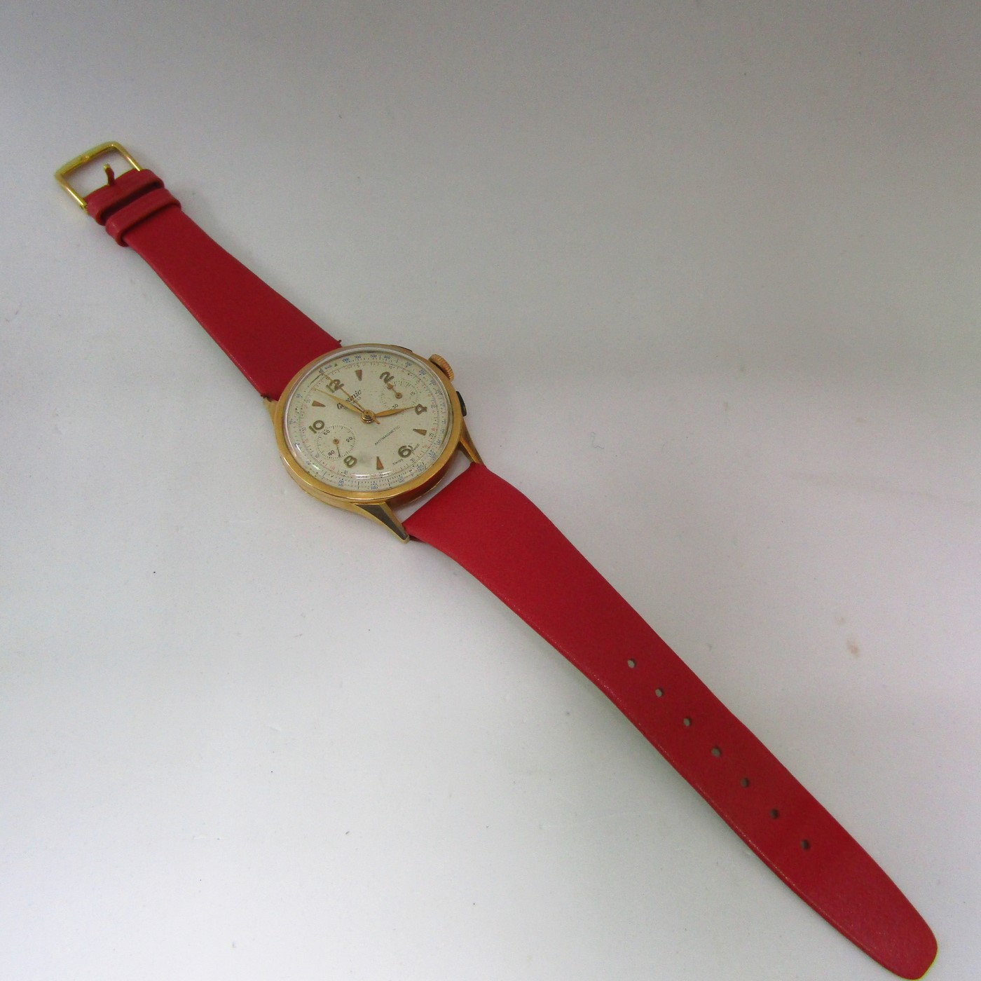 Reloj Cronógrafo de pulsera para caballero. Marca CORANIC. Oro 18k. Suiza, Ca. 1950 Reloj Cronógrafo de pulsera para caballero. Marca CORANIC. Oro 18k. Suiza, Ca. 1950