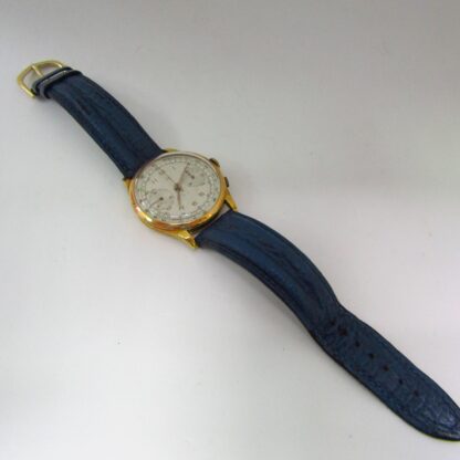 Chronograph Armbanduhr für Männer. MP markieren. 18 Karat Gold. Schweiz, ca. 1950