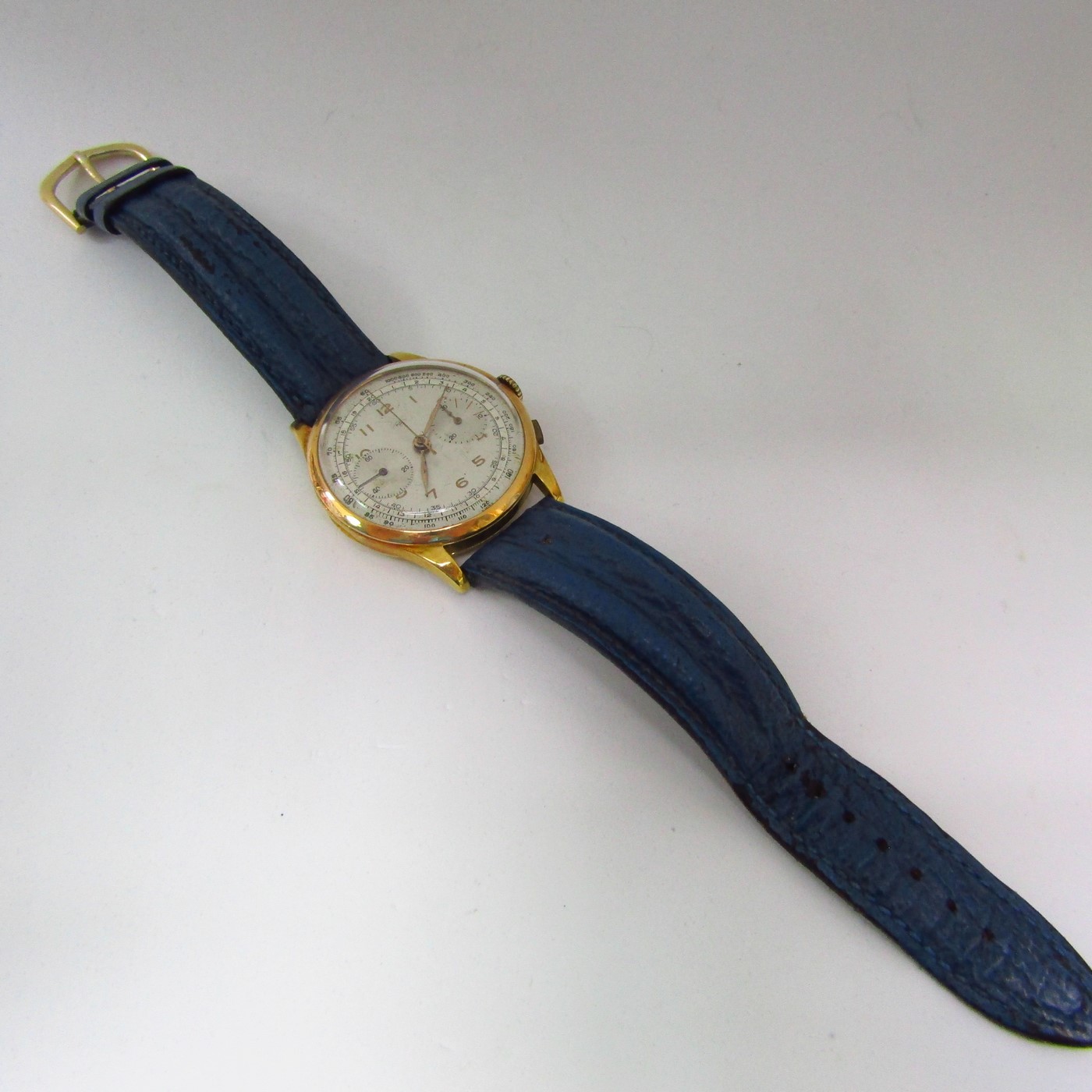 Reloj Cronógrafo de pulsera para caballero. Marca MP. Oro 18k. Suiza, ca. 1950 Reloj Cronógrafo de pulsera para caballero. Marca MP. Oro 18k. Suiza, ca. 1950