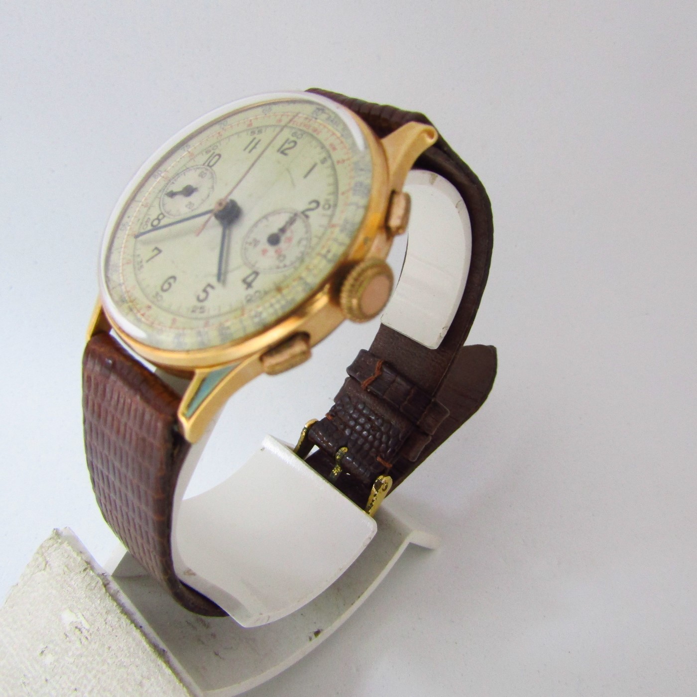 Reloj Cronógrafo de pulsera para caballero. Oro 18k. Suiza. Reloj Cronógrafo de pulsera para caballero. Oro 18k. Suiza.