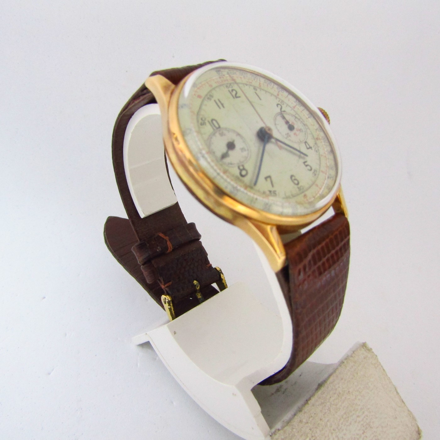 Reloj Cronógrafo de pulsera para caballero. Oro 18k. Suiza. Reloj Cronógrafo de pulsera para caballero. Oro 18k. Suiza.