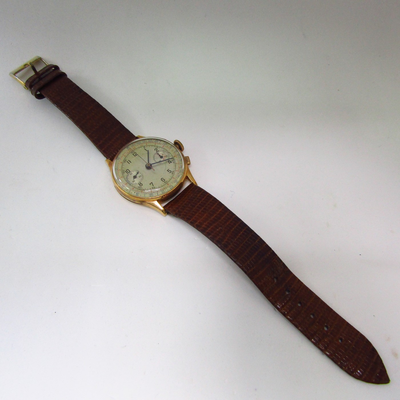 Reloj Cronógrafo de pulsera para caballero. Oro 18k. Suiza. Reloj Cronógrafo de pulsera para caballero. Oro 18k. Suiza.