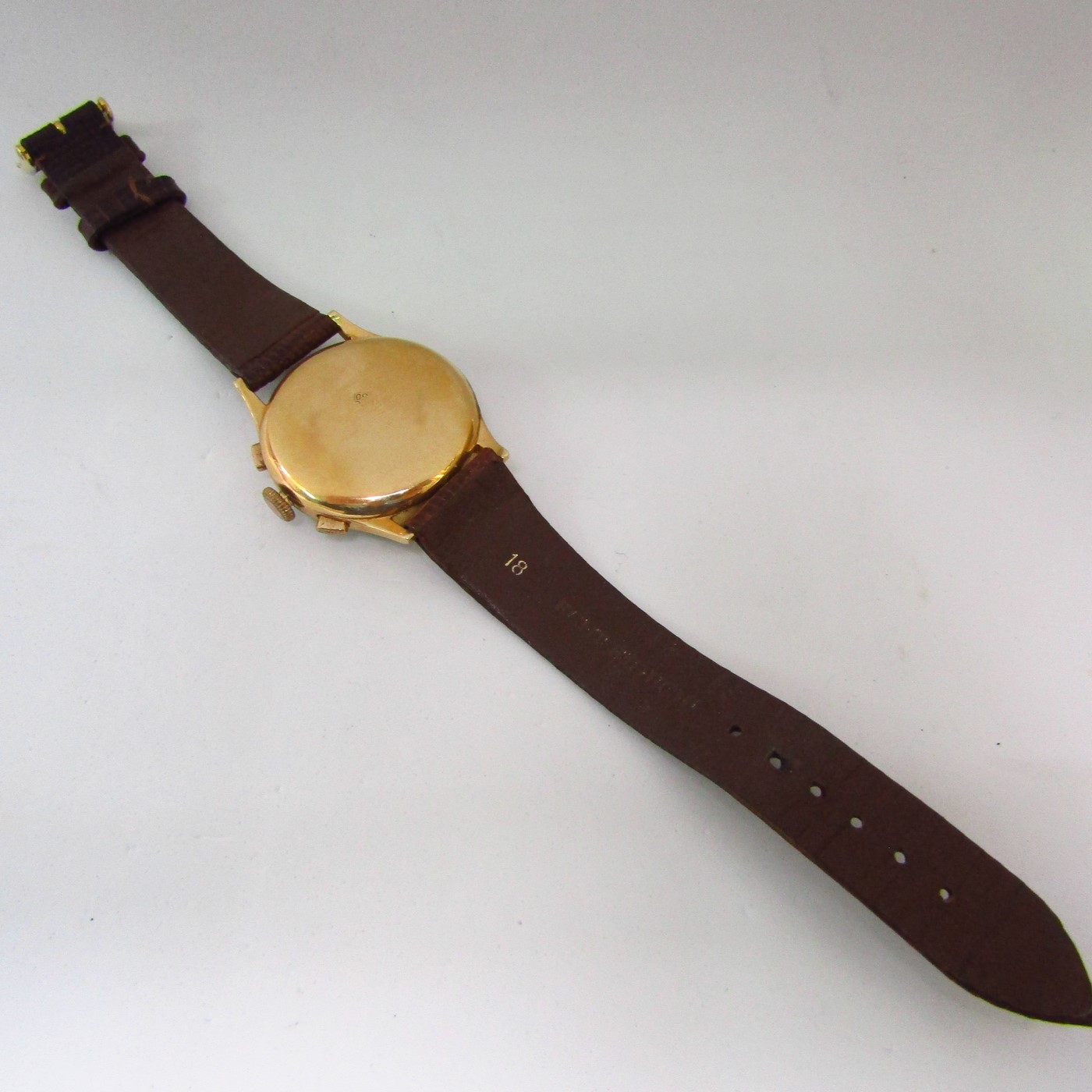Reloj Cronógrafo de pulsera para caballero. Oro 18k. Suiza. Reloj Cronógrafo de pulsera para caballero. Oro 18k. Suiza.