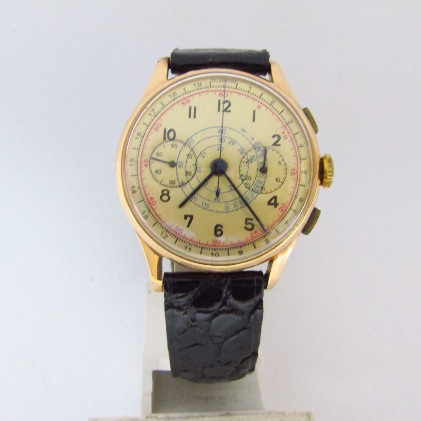 Reloj Cronógrafo de pulsera para caballero. Oro 18k. Suiza, ca. 1950 Reloj Cronógrafo de pulsera para caballero. Oro 18k. Suiza, ca. 1950