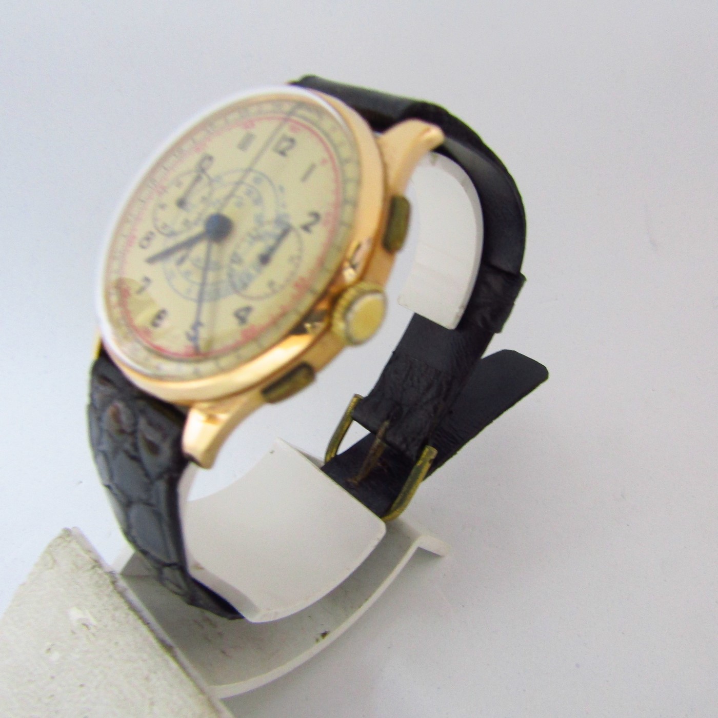 Reloj Cronógrafo de pulsera para caballero. Oro 18k. Suiza, ca. 1950 Reloj Cronógrafo de pulsera para caballero. Oro 18k. Suiza, ca. 1950