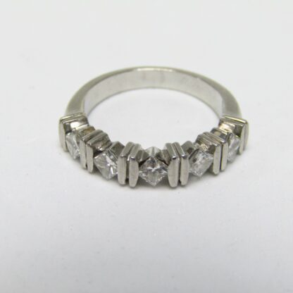 Platinum Ring with Five Princess Cut Diamonds, 0,60 ct. (GH / VS1-VS2)