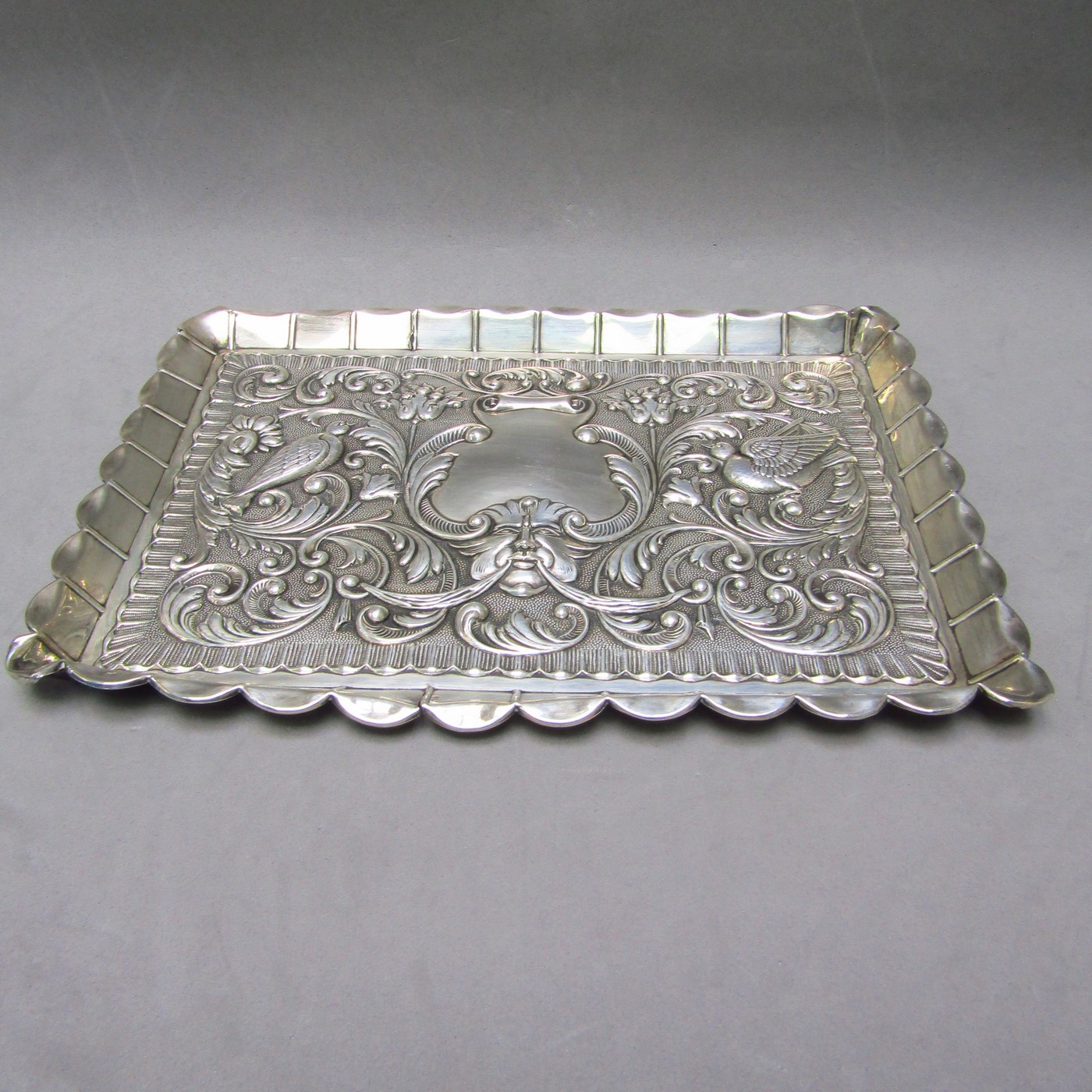 DURAN. Pareja de Bandejas en Plata de Ley. España, siglo XX. DURAN. Pareja de Bandejas en Plata de Ley. España, siglo XX.