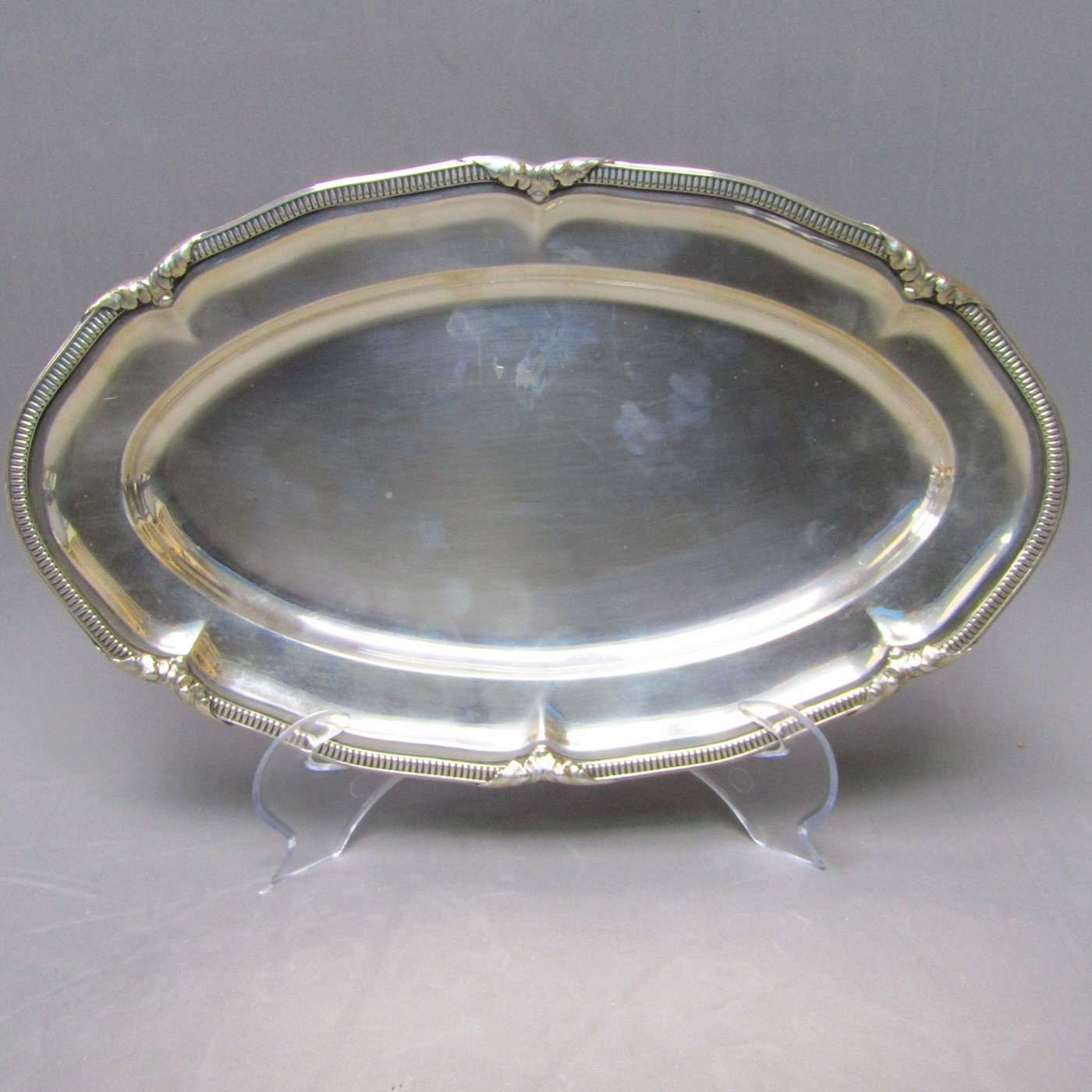 MATILDE ESPUÑES. Bandeja Oval en Plata de Ley. España, siglo XX. MATILDE ESPUÑES. Bandeja Oval en Plata de Ley. España, siglo XX.