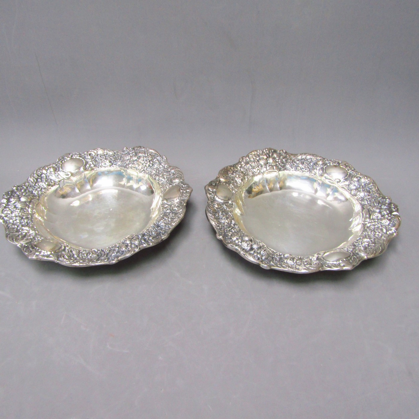 Pareja de paneras en Plata de Ley, España, siglo XIX. Pareja de paneras en Plata de Ley, España, siglo XIX.