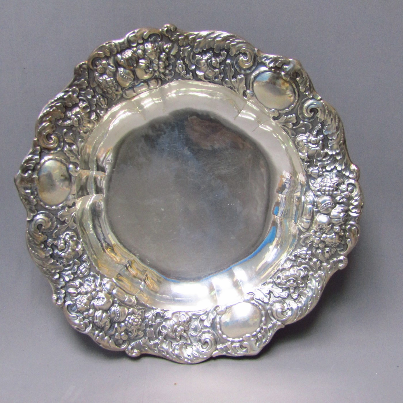 Pareja de paneras en Plata de Ley, España, siglo XIX. Pareja de paneras en Plata de Ley, España, siglo XIX.