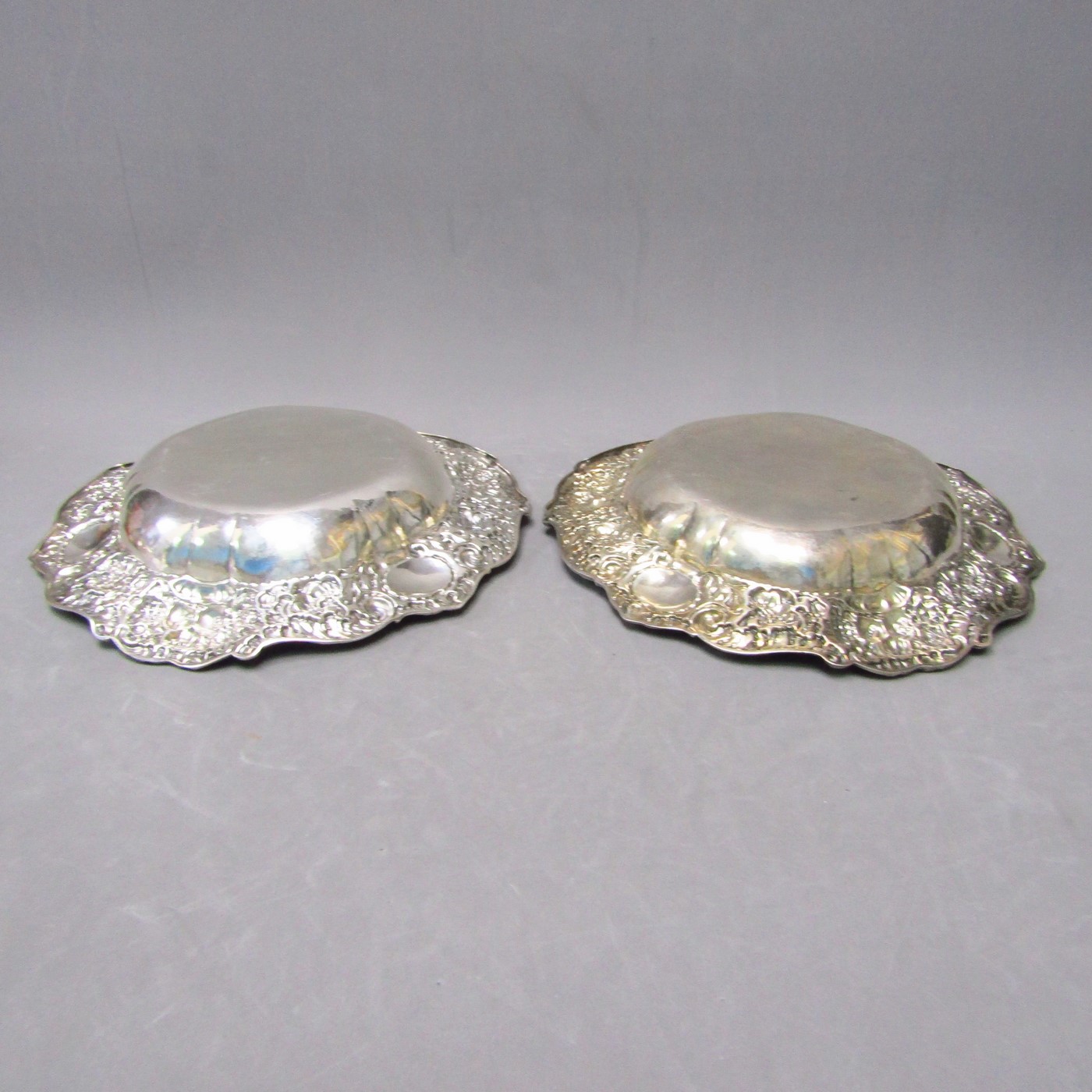 Pareja de paneras en Plata de Ley, España, siglo XIX. Pareja de paneras en Plata de Ley, España, siglo XIX.