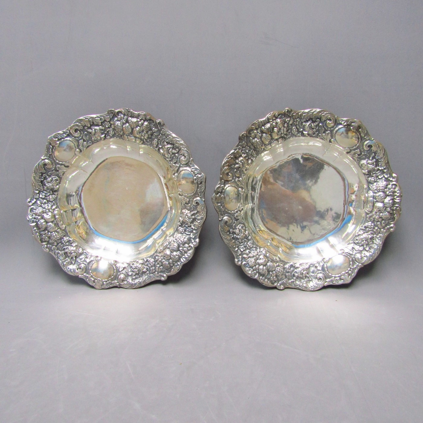 Pareja de paneras en Plata de Ley, España, siglo XIX. Pareja de paneras en Plata de Ley, España, siglo XIX.