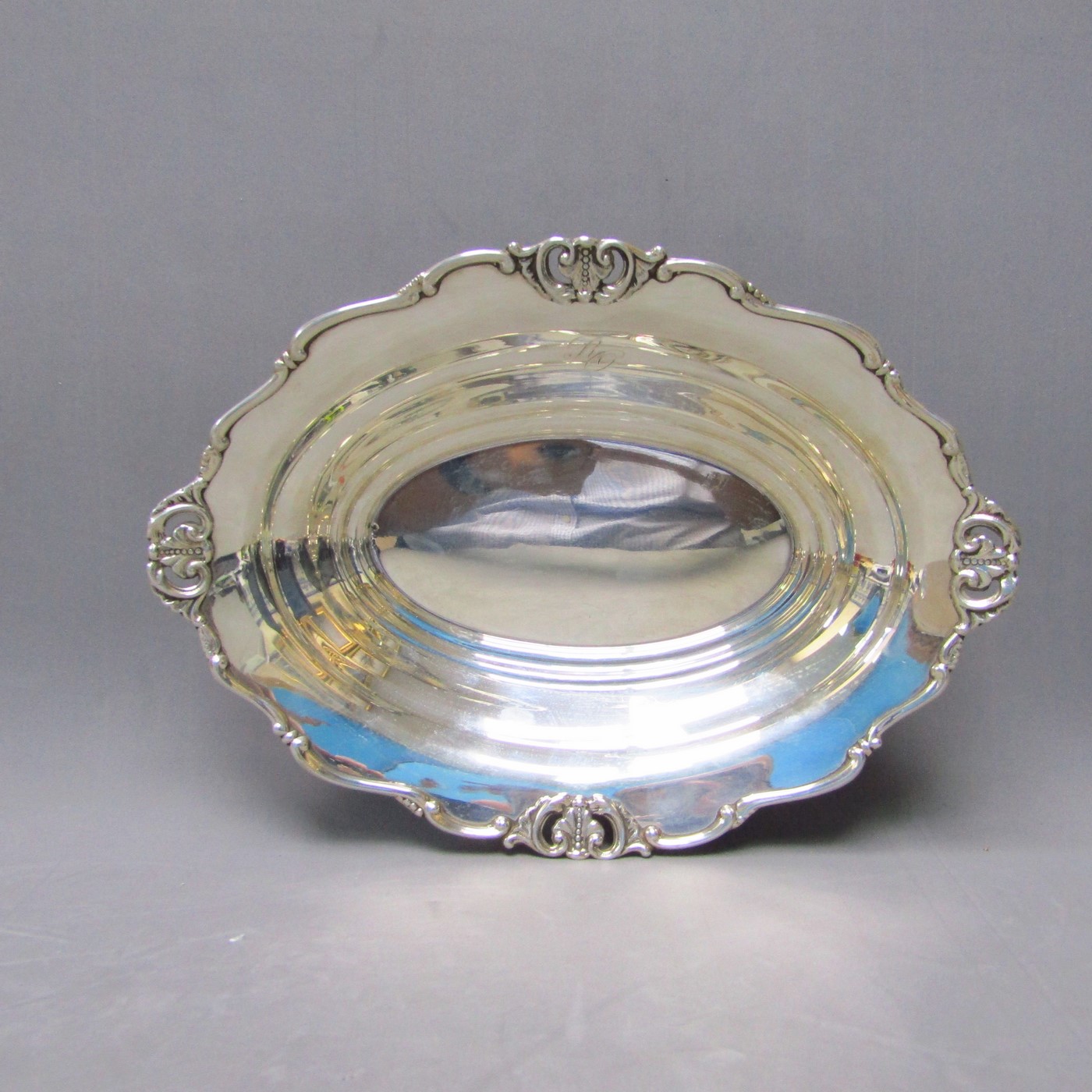 PASGORCY. Centro de mesa oval en Plata de Ley. España, siglo XX. PASGORCY. Centro de mesa oval en Plata de Ley. España, siglo XX.