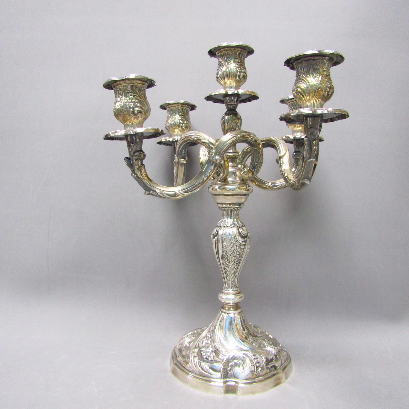 PEDRO DURÁN. Pareja de candelabros en Plata de Ley. España, siglo XX. PEDRO DURÁN. Pareja de candelabros en Plata de Ley. España, siglo XX.