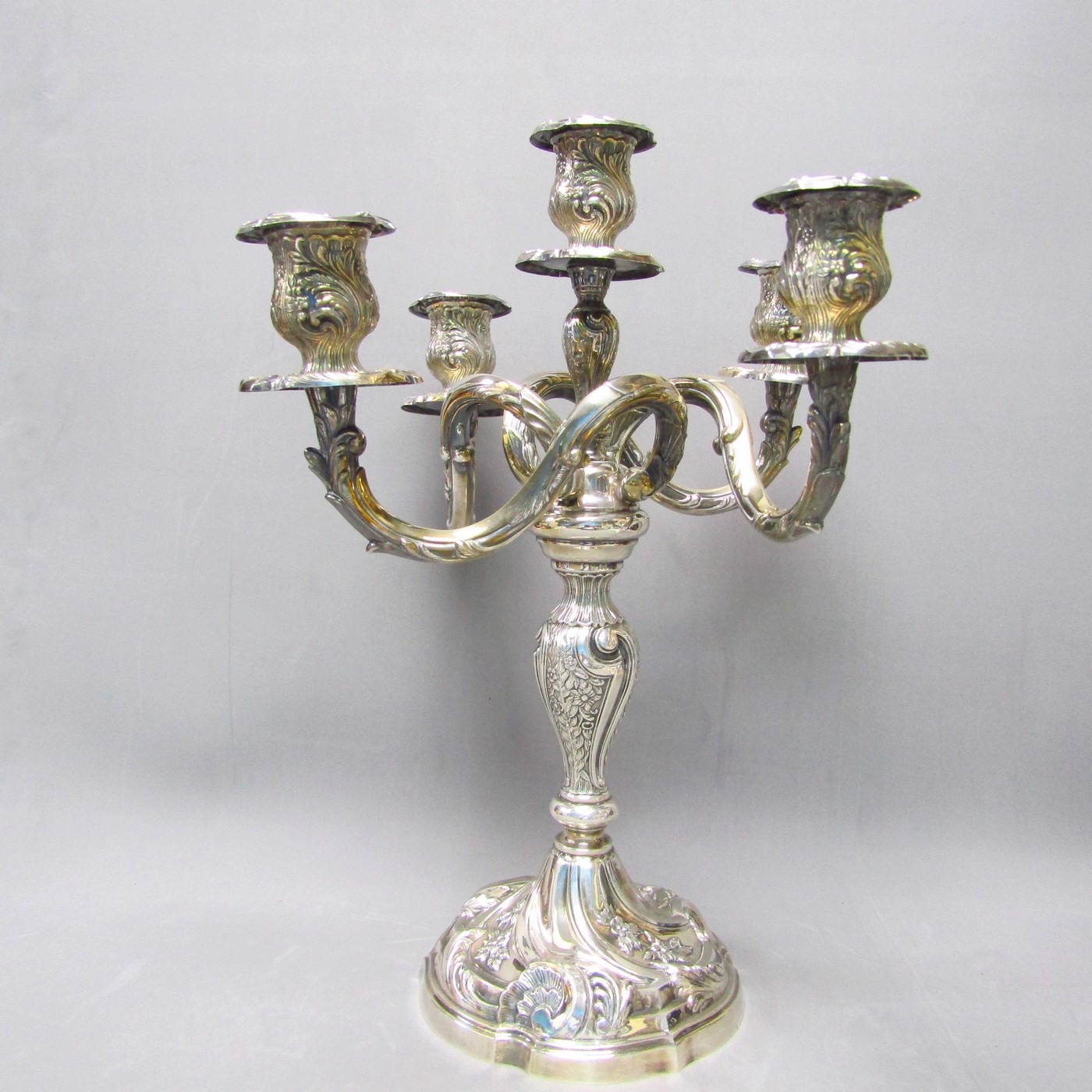 PEDRO DURÁN. Pareja de candelabros en Plata de Ley. España, siglo XX. PEDRO DURÁN. Pareja de candelabros en Plata de Ley. España, siglo XX.