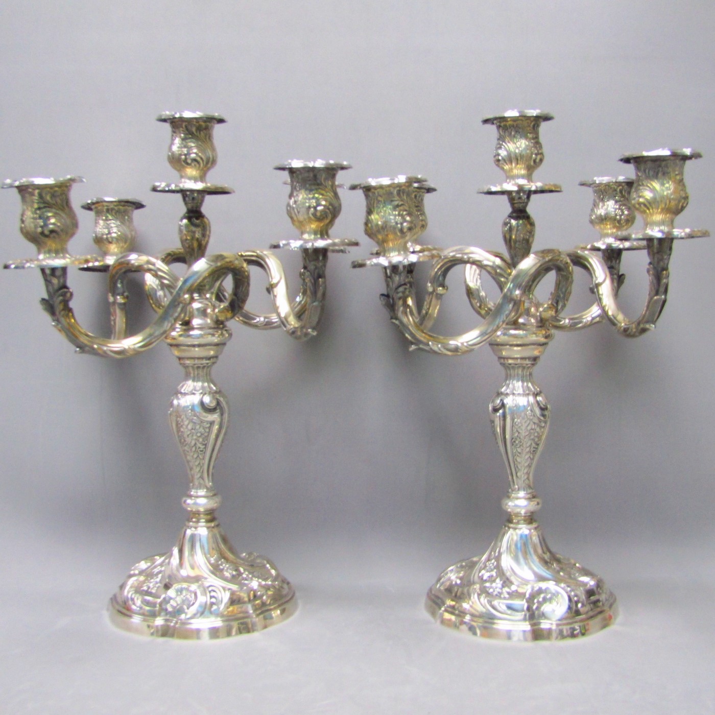 PEDRO DURÁN. Pareja de candelabros en Plata de Ley. España, siglo XX. PEDRO DURÁN. Pareja de candelabros en Plata de Ley. España, siglo XX.