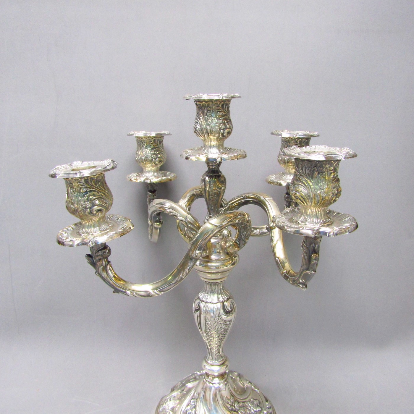 PEDRO DURÁN. Pareja de candelabros en Plata de Ley. España, siglo XX. PEDRO DURÁN. Pareja de candelabros en Plata de Ley. España, siglo XX.